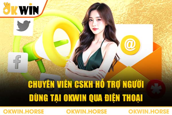 Chuyên viên CSKH hỗ trợ người dùng tại Okwin qua điện thoại
